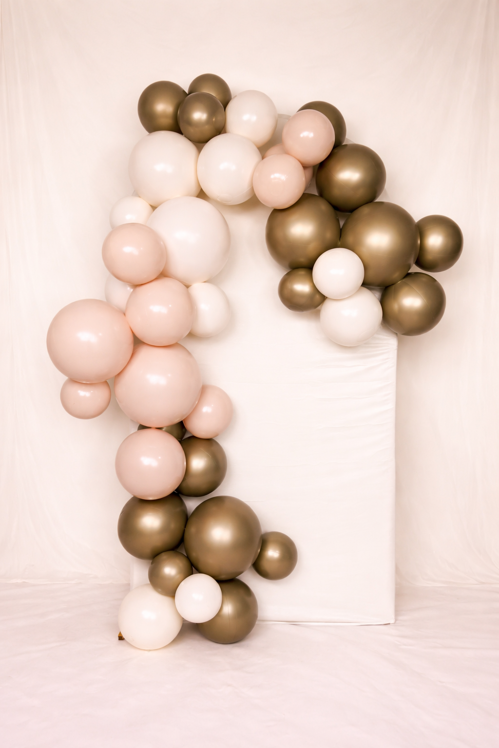Reusable Balloon Arch Kit Cream, Beige & Gold | 8-Piece (incl. 2 Free)