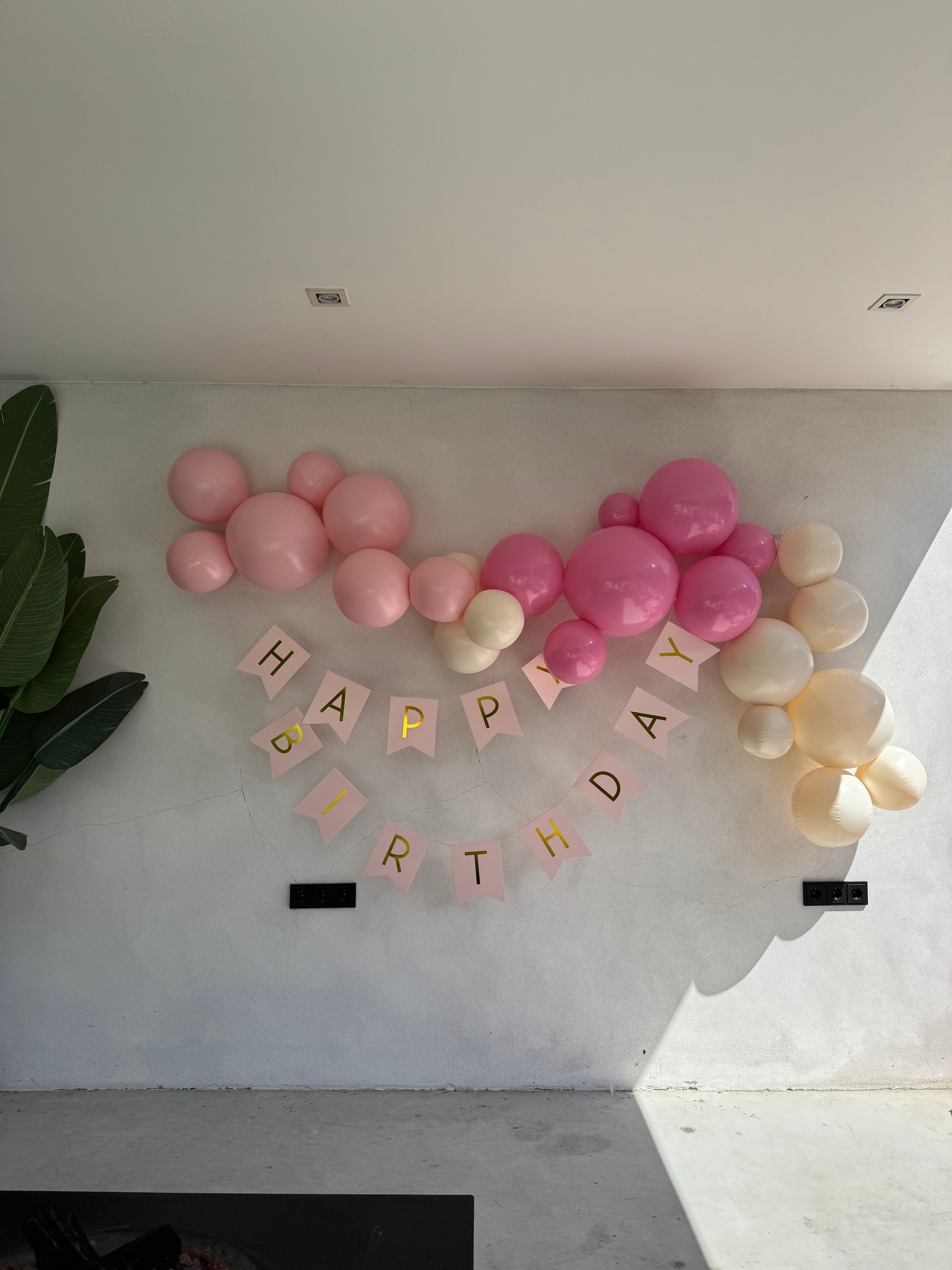 Reusable Balloon Garland of 7 Pink