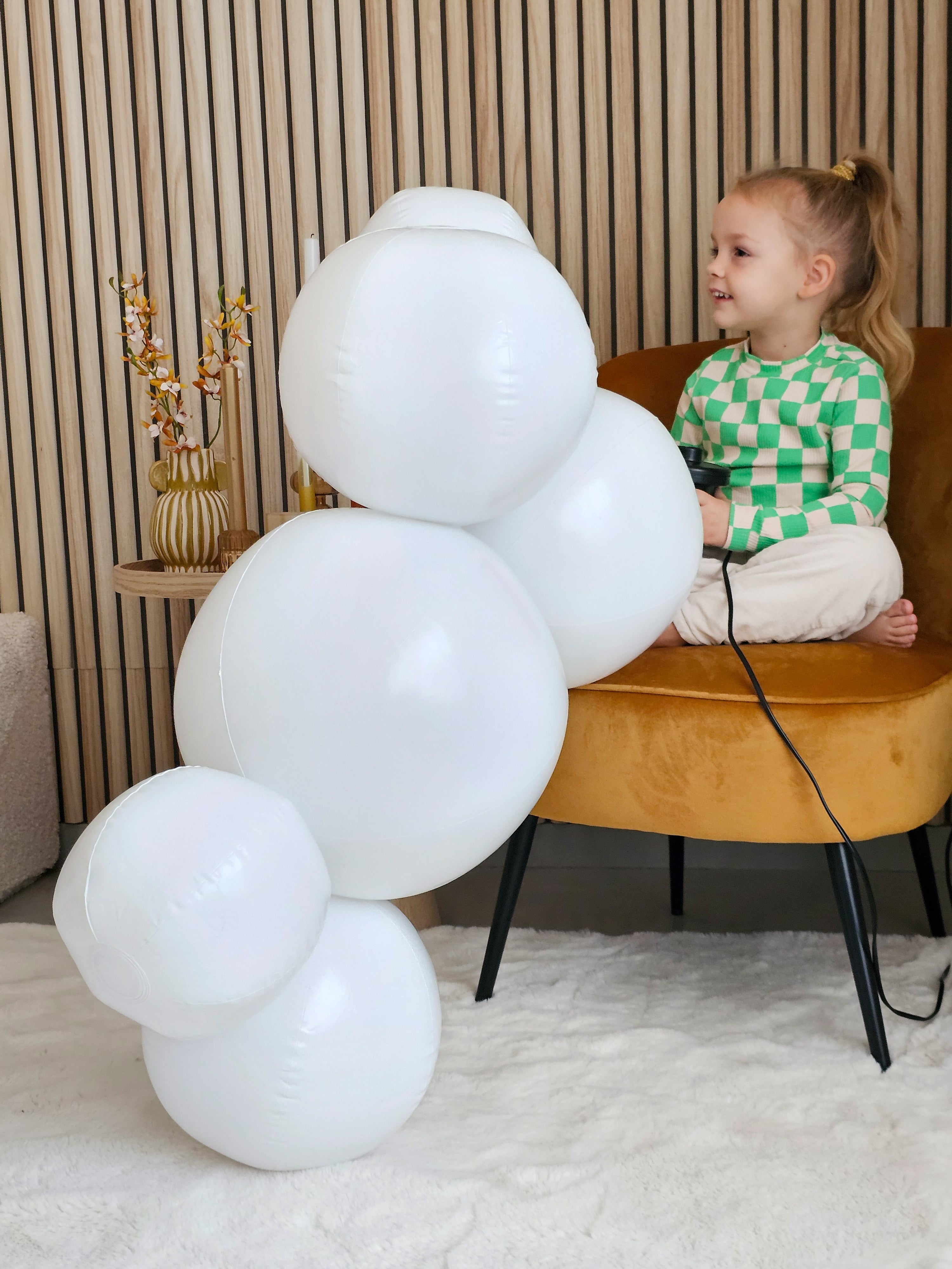 Reusable Balloon Garland of 7 White