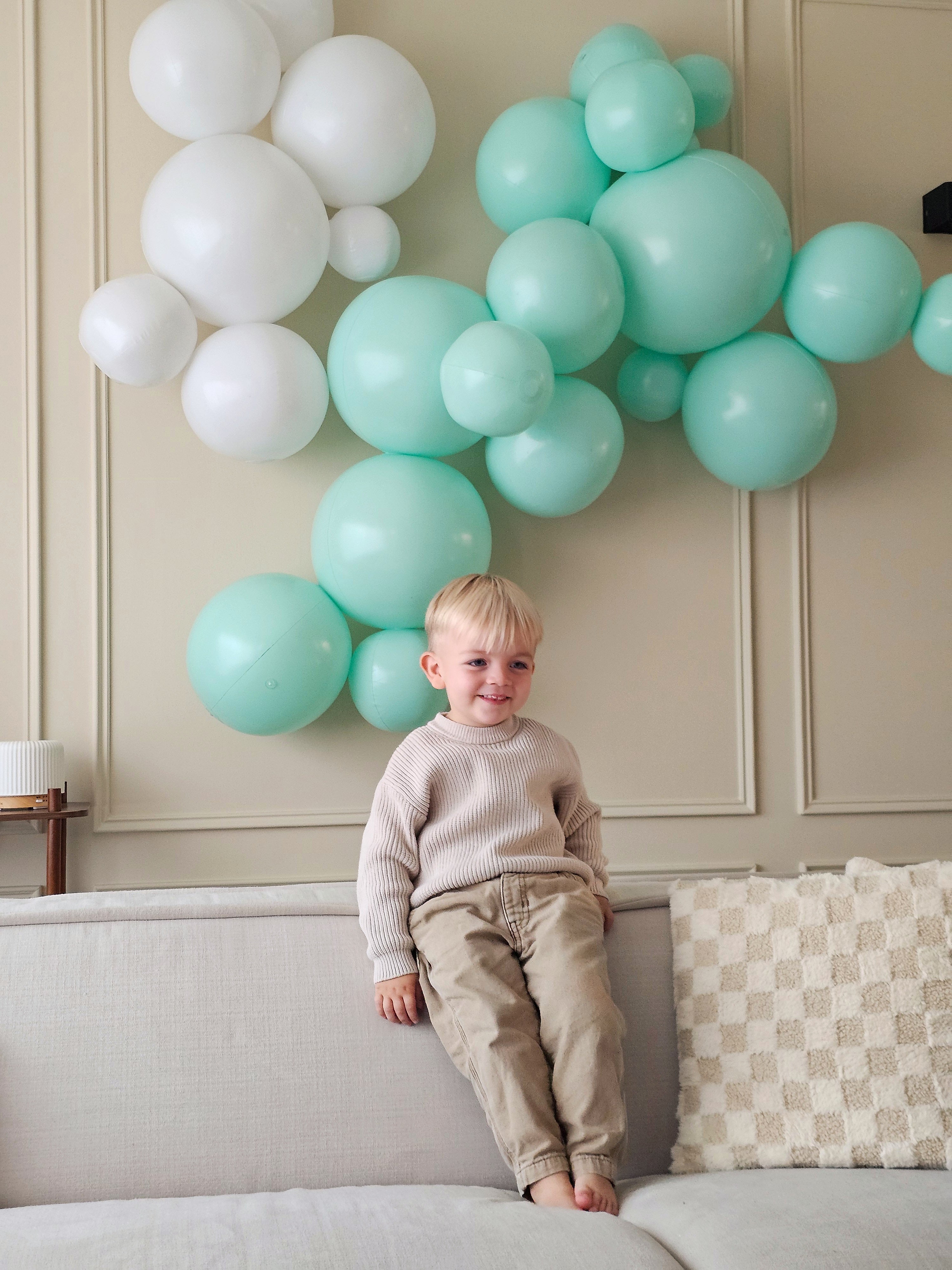 Reusable Balloon Garland of 7 White